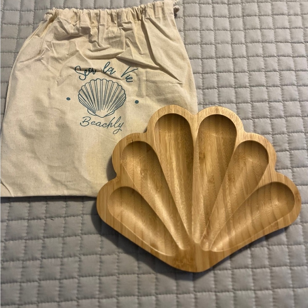 Beachly The Bombshell Catchall Wood Tray Exclusive New with Dust Bag